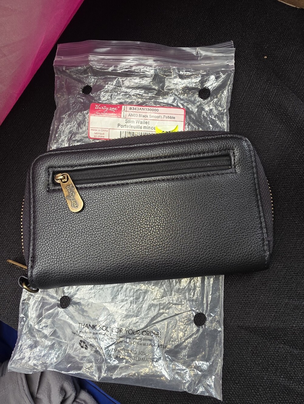 Thirty-One Plaid Slim Wallet in blavk smooth pebble